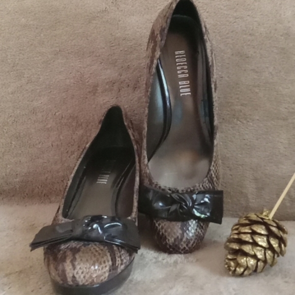 ⭐️ Host Pick ⭐️REBECCA Blue |  Animal Print Brown Faux Suede Wedges - Picture 2 of 12